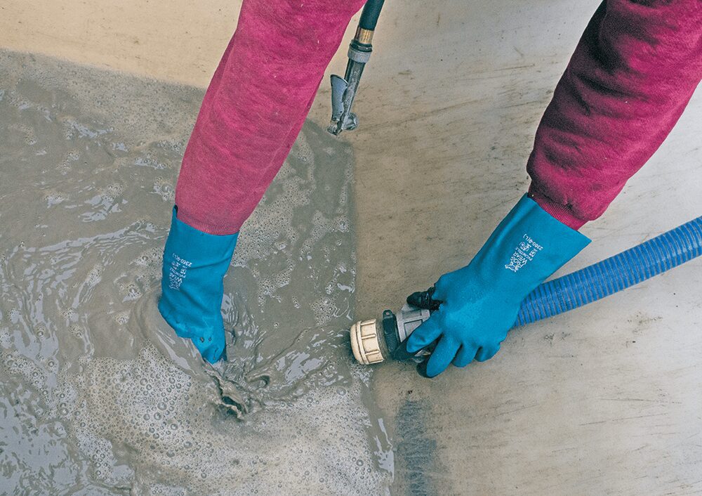 GGS, FrogWear® Premium Waterproof Antimicrobial 12" Chemical Handling Gloves: GGS-2360 - Image 2